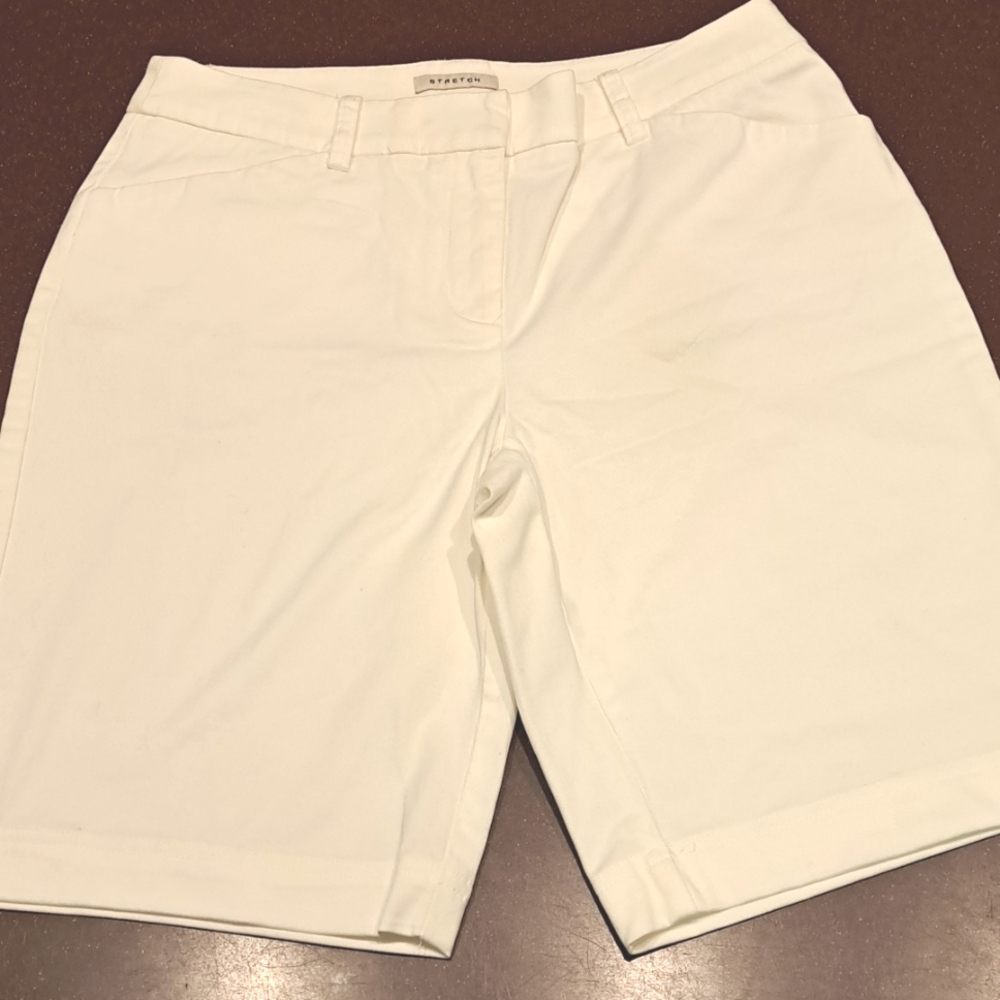 Jones New York Sport Shorts Size 8 white, stretch
